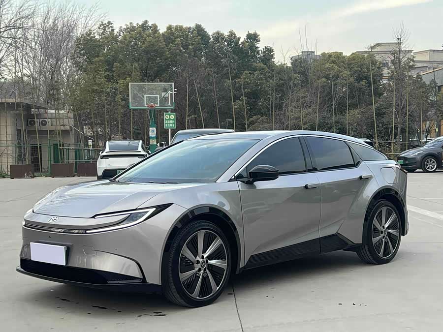 Toyota bZ5 2025 car image #2