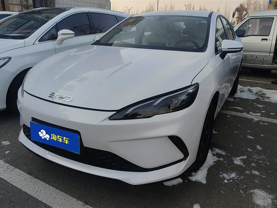 BYD Seal 05 DM-i 2025 car image #2