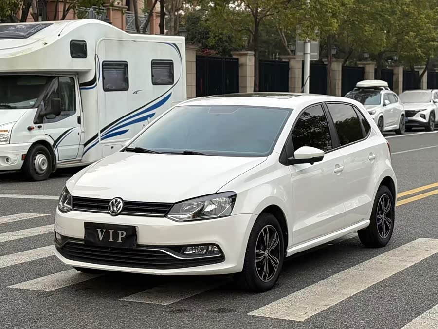 Volkswagen Polo 2016 car image #2