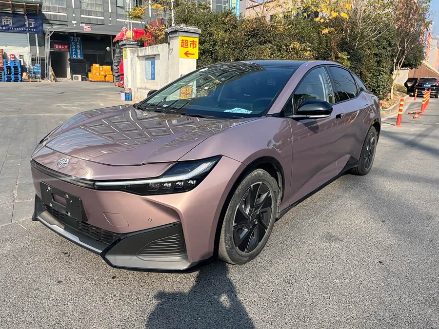 Toyota bZ3 2023 صورة سيارة #2