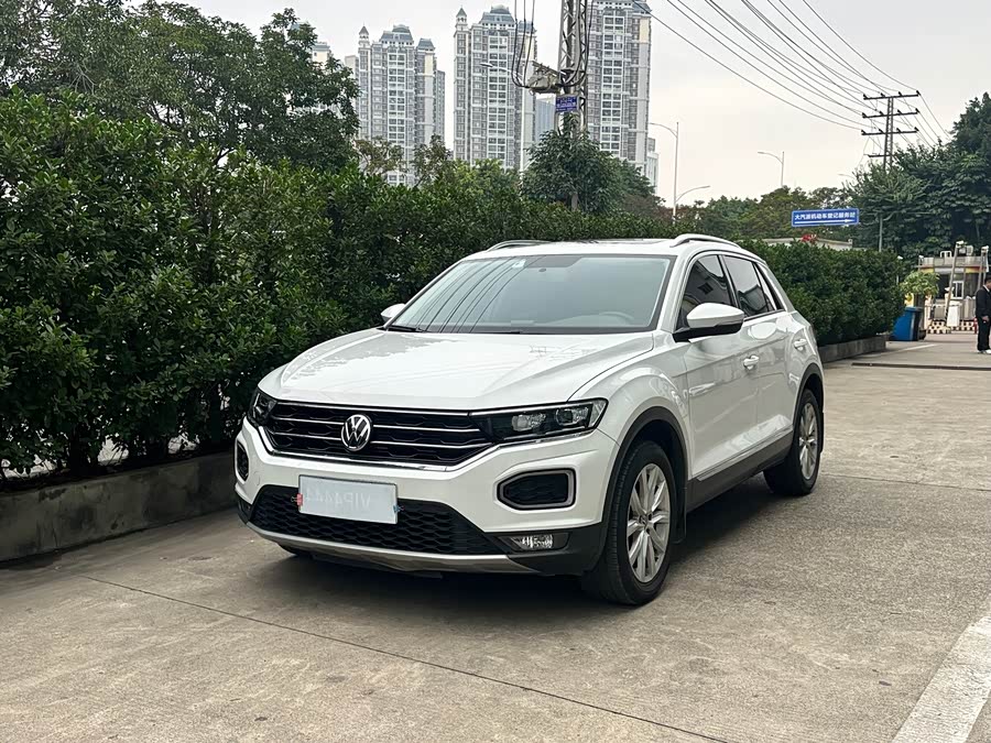 Volkswagen T-Roc 2021 car image #2