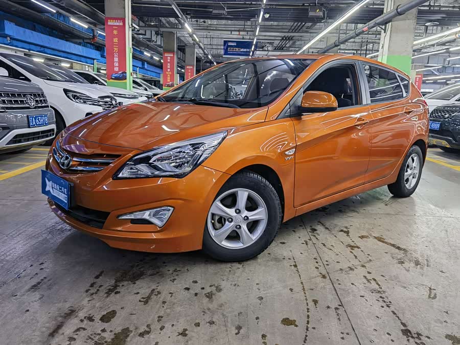 Mazda Reina Hatchback 2015 car image #2