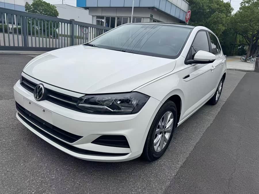 Volkswagen Polo 2020 car image #2