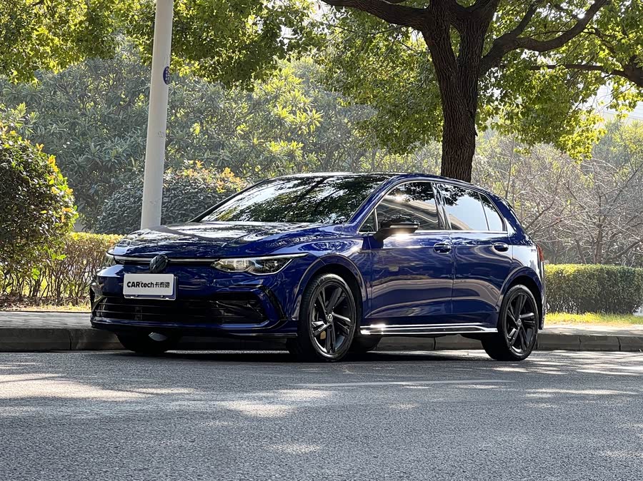 Volkswagen Golf 2023 car image #2
