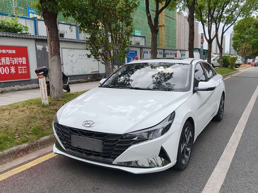 Hyundai Elantra 2023 immagine di auto #2