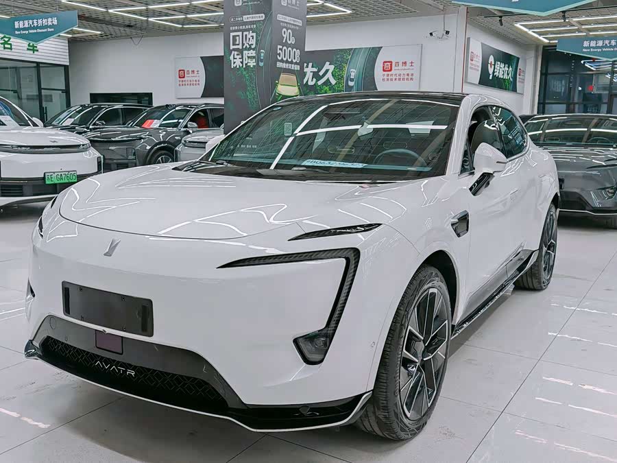 Avatr 11 2024 car image #2