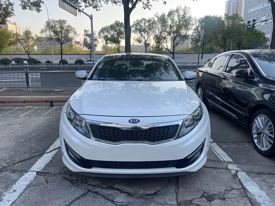 Kia K5 2012 car image #2