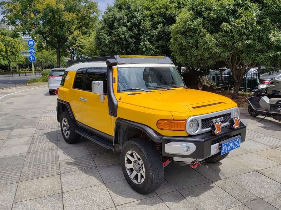 Toyota FJ Cruiser 2017 immagine di auto #2