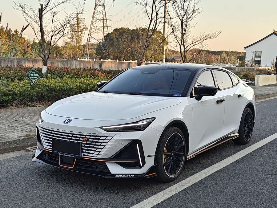 Changan UNI-V 2023 car image #2