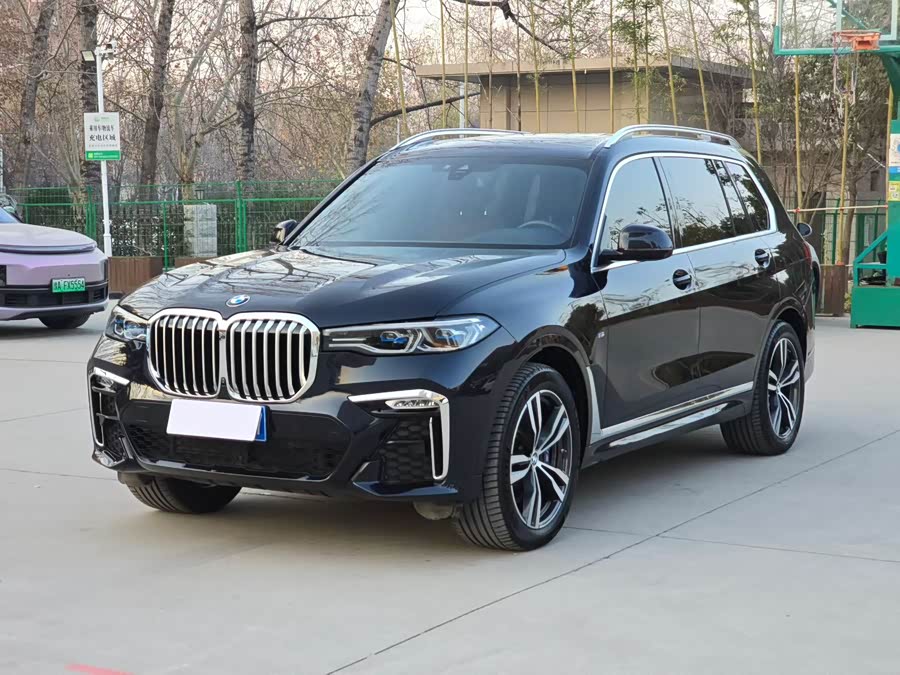 BMW X7 2022 car image #2