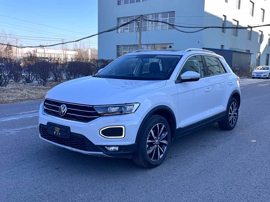 Volkswagen T-Roc 2022 car image #2