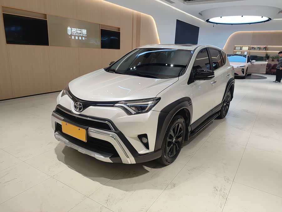 Toyota RAV4 2019 car image #2