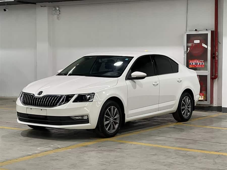 Skoda Octavia 2021 car image #2