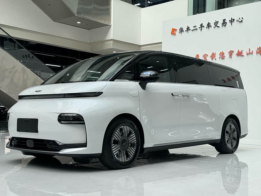 GEELY 2025 #2 GEELY 2025 car image #2