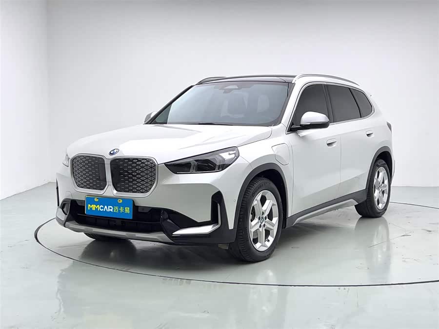 BMW iX1 2024 car image #2