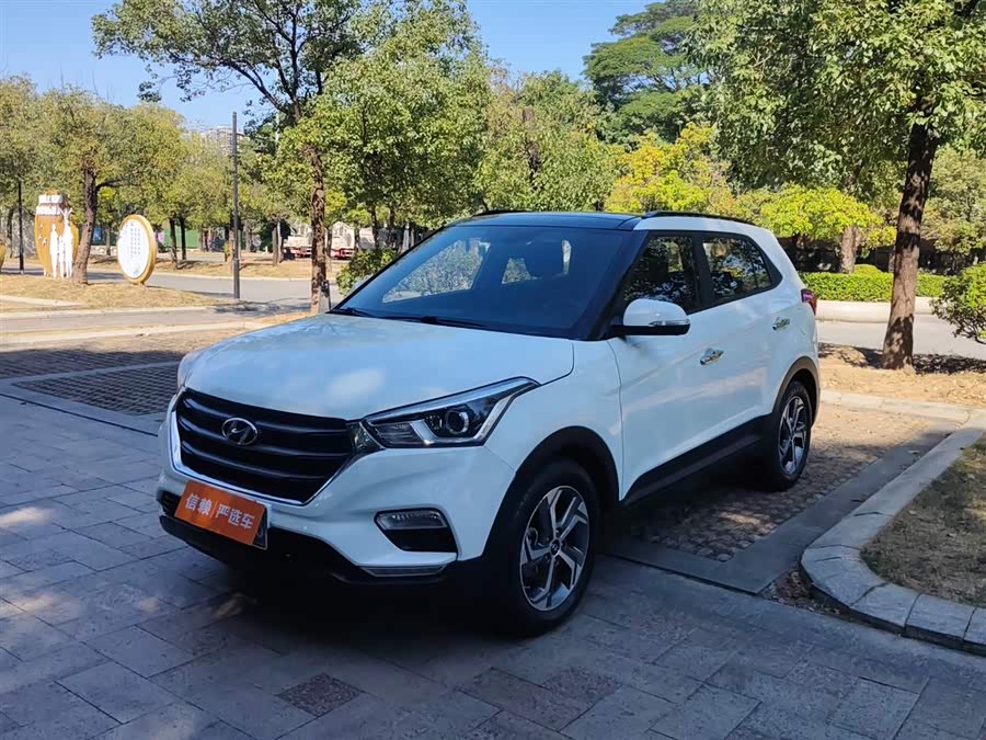 Hyundai ix25 2018 car image #2