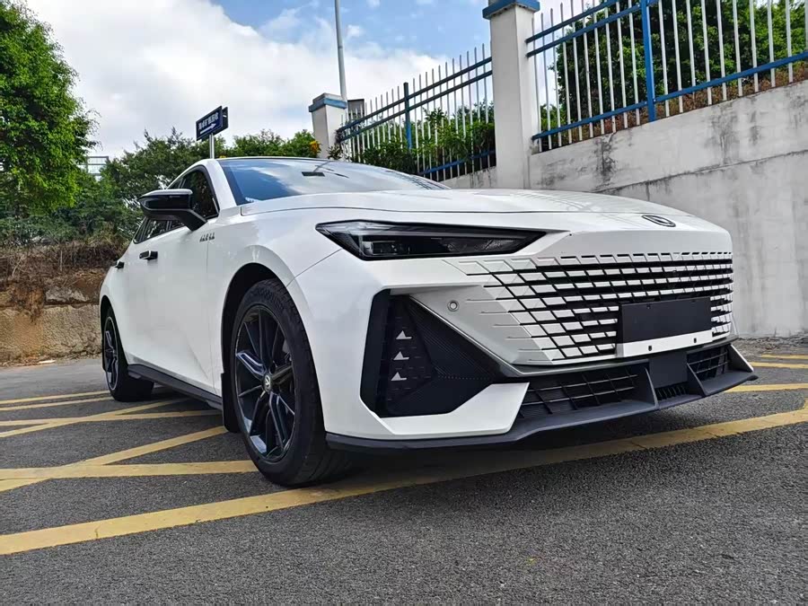 Changan UNI-V 2022 car image #2