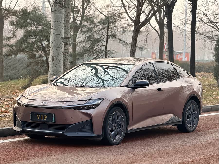 Toyota bZ3 2023 صورة سيارة #2