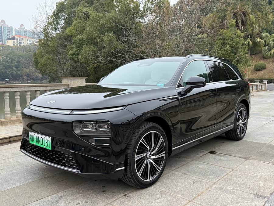 Xpeng G9 2025 car image #2