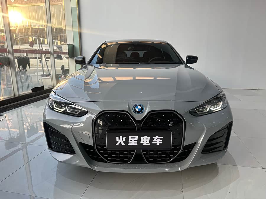 BMW i4 2024 car image #2