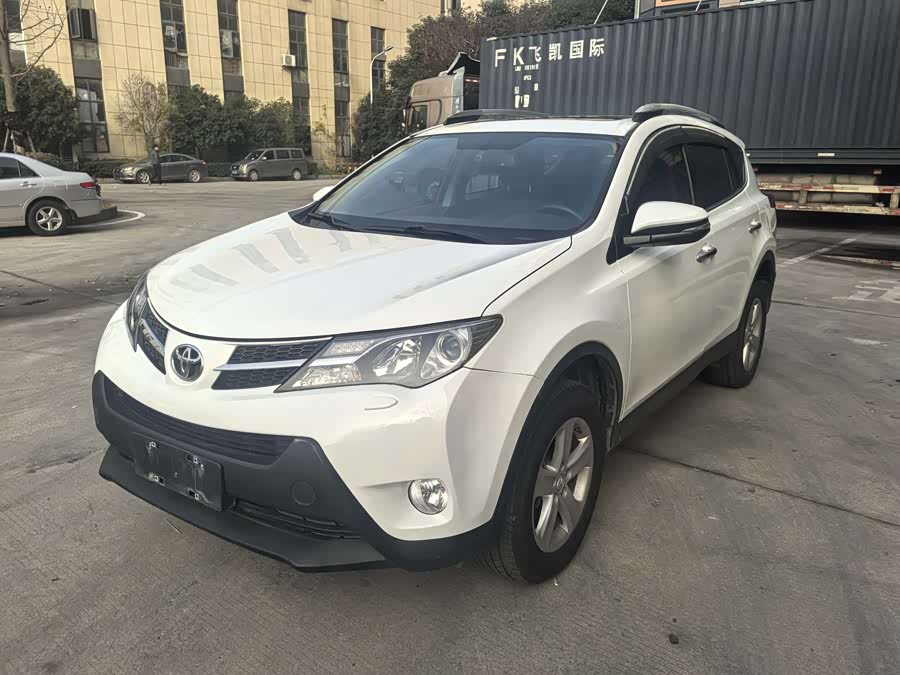 Toyota C3R 2014 car image #2