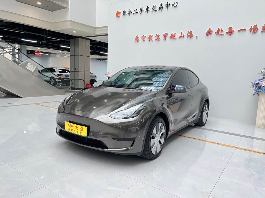 Tesla Model Y 2022 car image #2