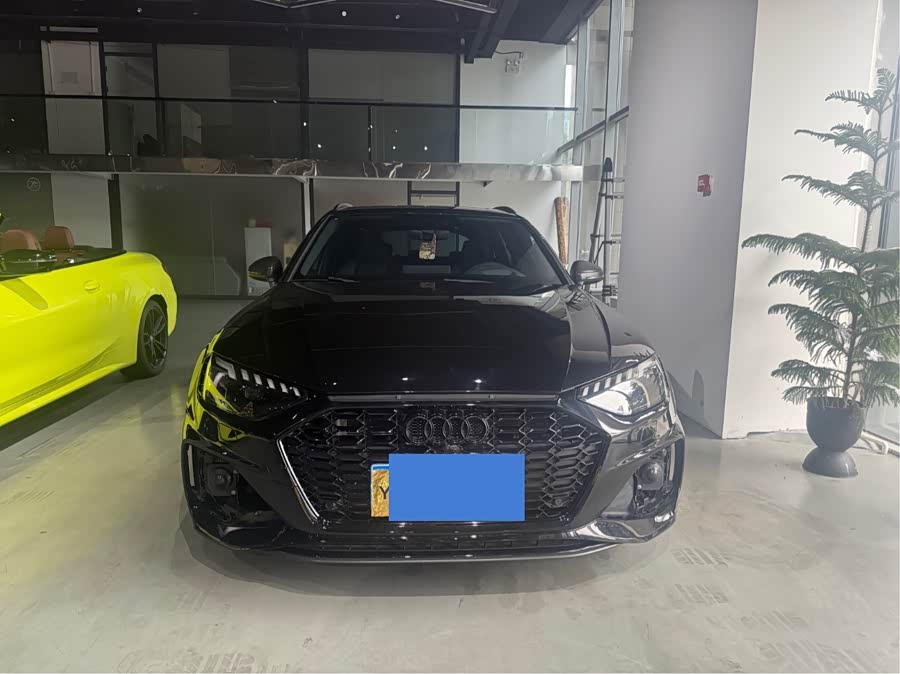 Audi RS 4 2023 car image #2