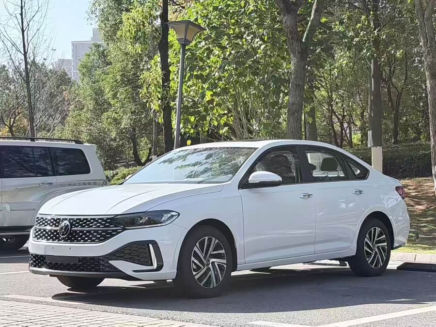 Volkswagen Lavida 2017 car image #2