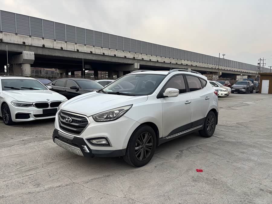 Hyundai ix35 2015 car image #2