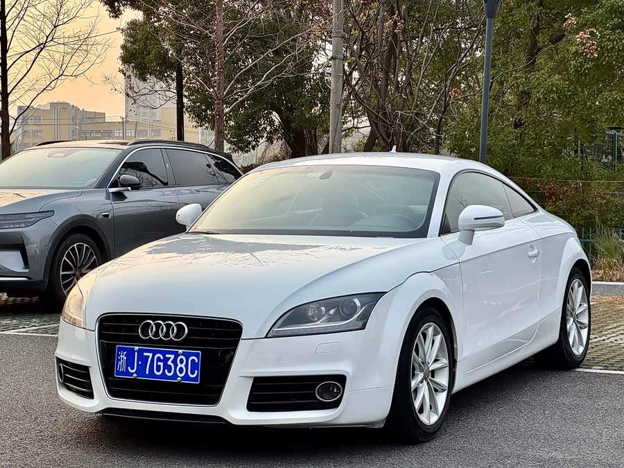 Audi TT 2011 car image #2