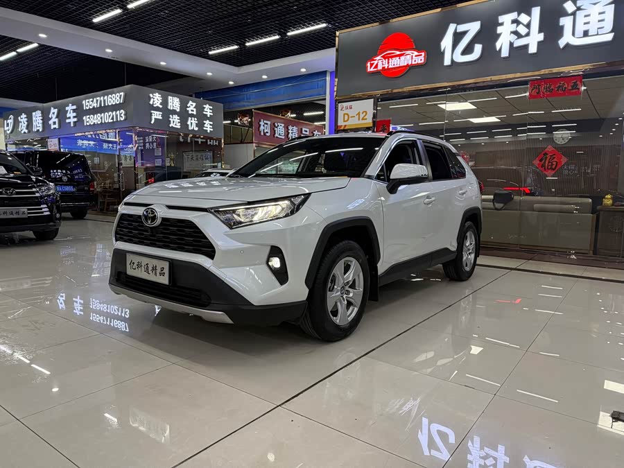 Toyota RAV4 2024 car image #2