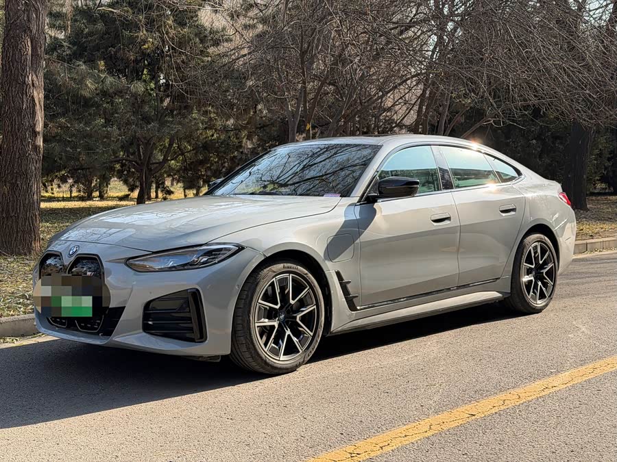 BMW i4 2025 car image #2