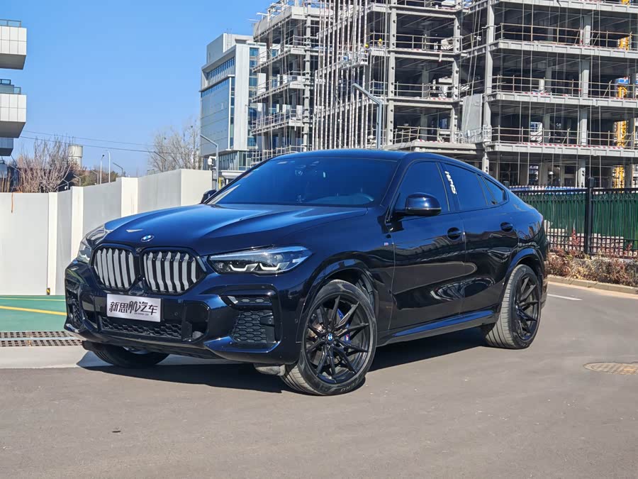BMW X6 2023 car image #2