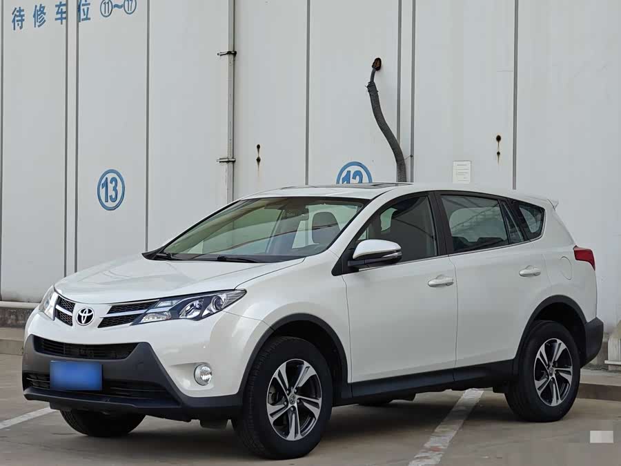 Toyota RAV4 2015 car image #2