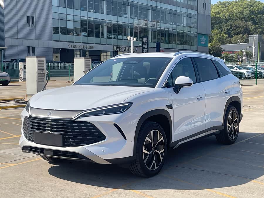 BYD SongL DM-i 2025 #2 BYD SongL DM-i 2025 car image #2