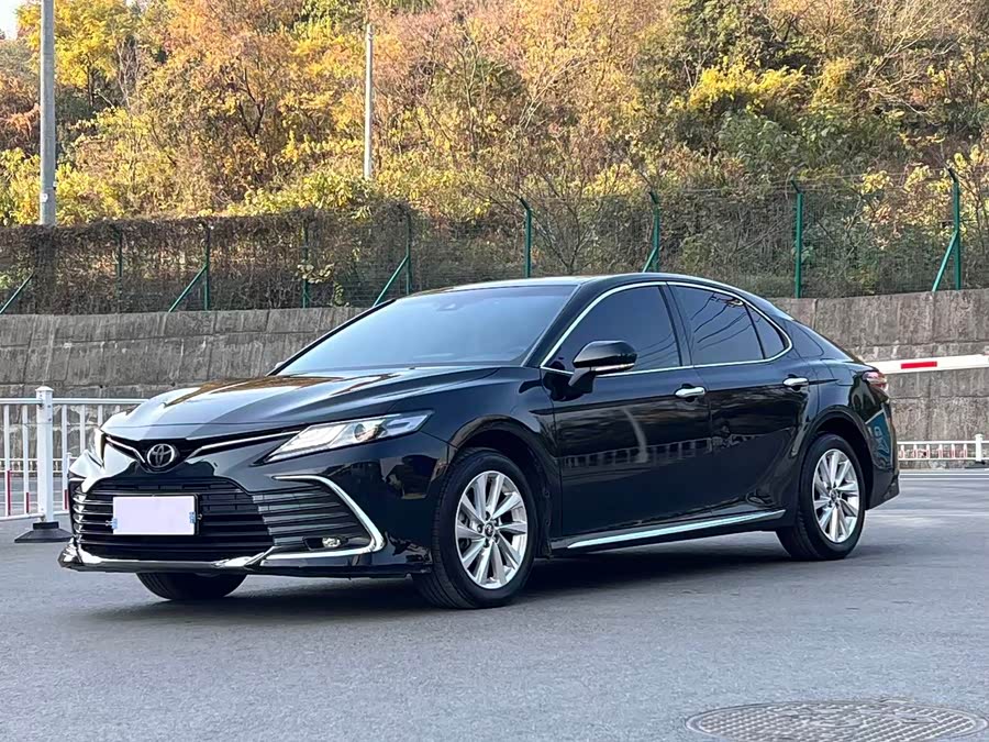 Toyota Camry 2023 immagine di auto #2