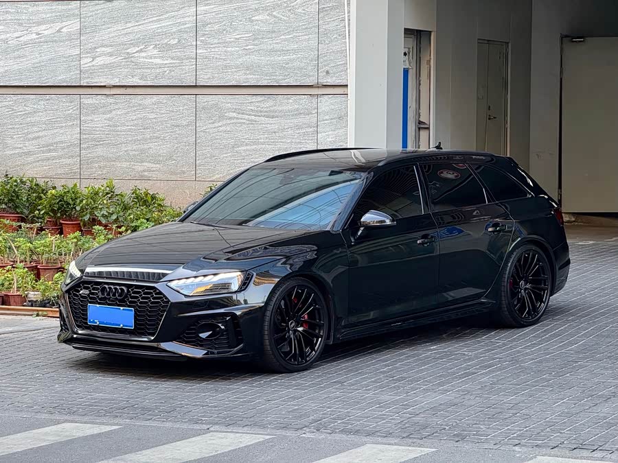 Audi RS 4 2022 immagine di auto #2