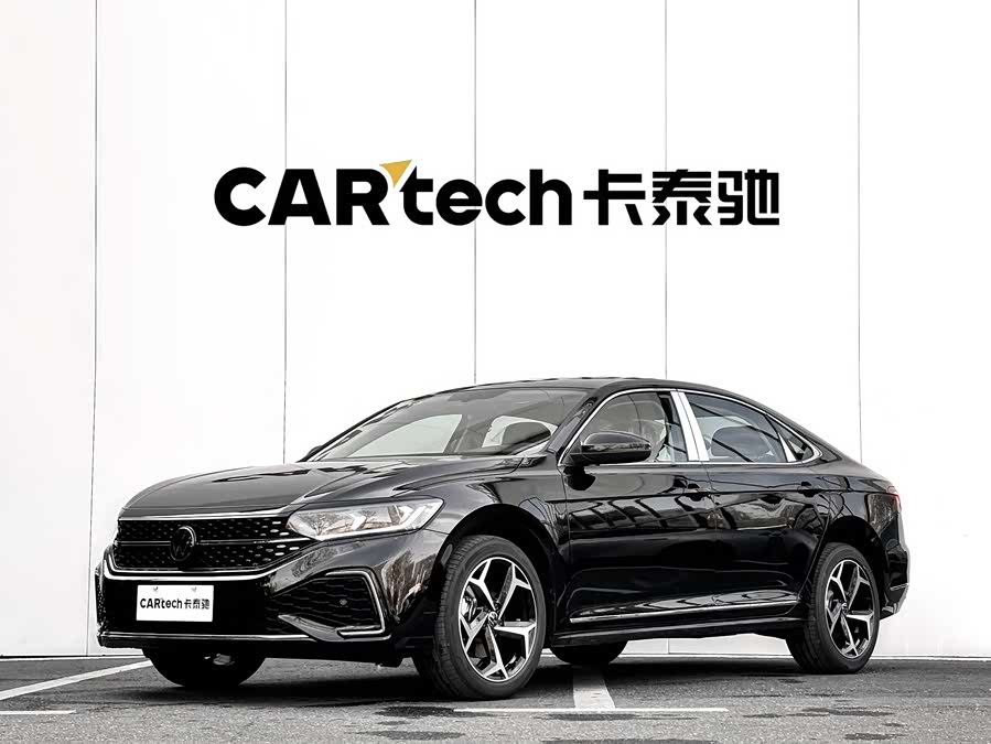 Volkswagen Passat 2025 immagine di auto #2