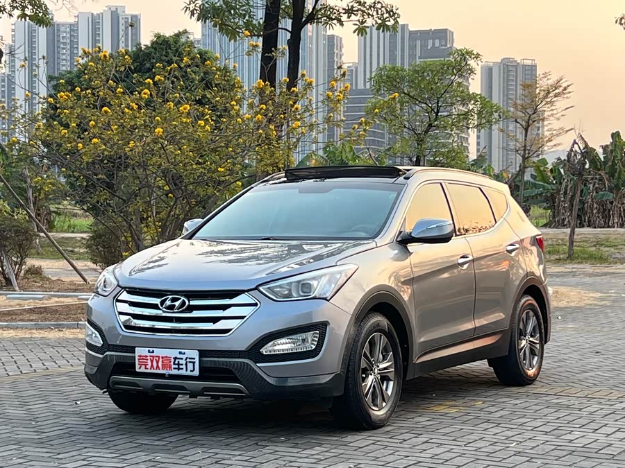 Hyundai Santa Fe 2015 car image #2