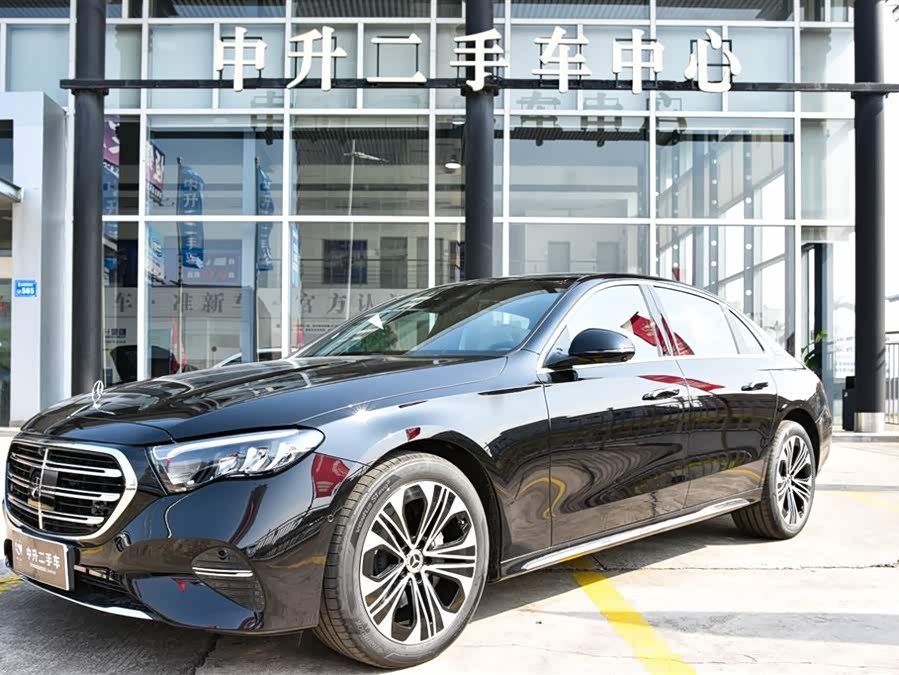 Mercedes-Benz E Class 2025 car image #2