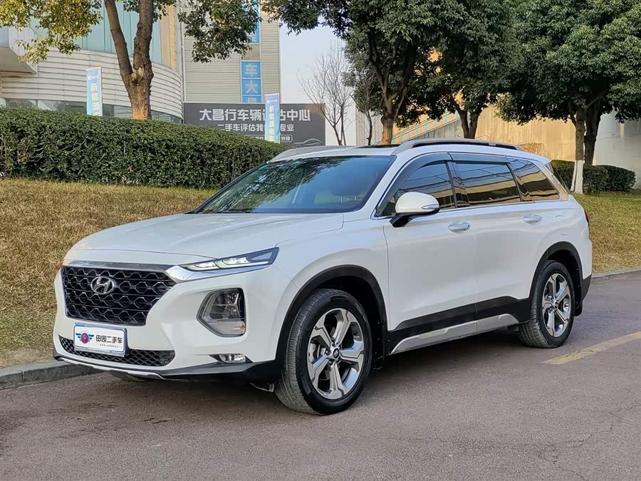Hyundai Santa Fe 2019 car image #2