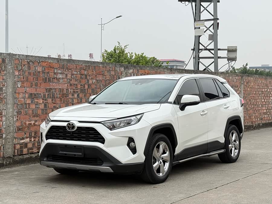Toyota RAV4 2020 #2 Toyota RAV4 2020 car image #2