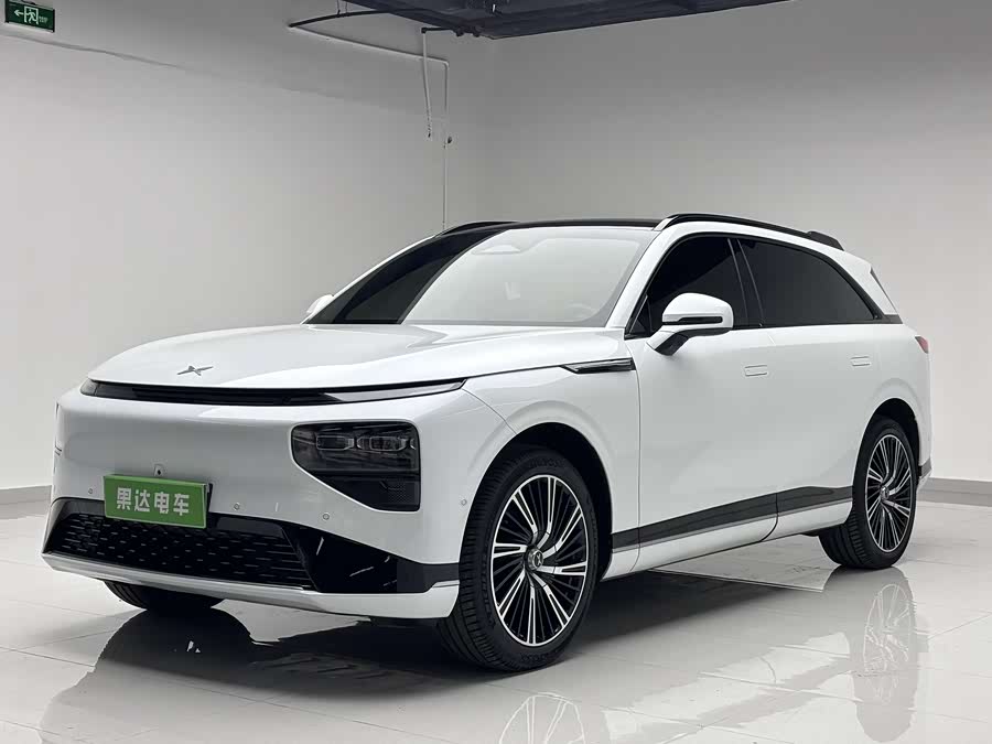 Xpeng G9 2025 صورة سيارة #2