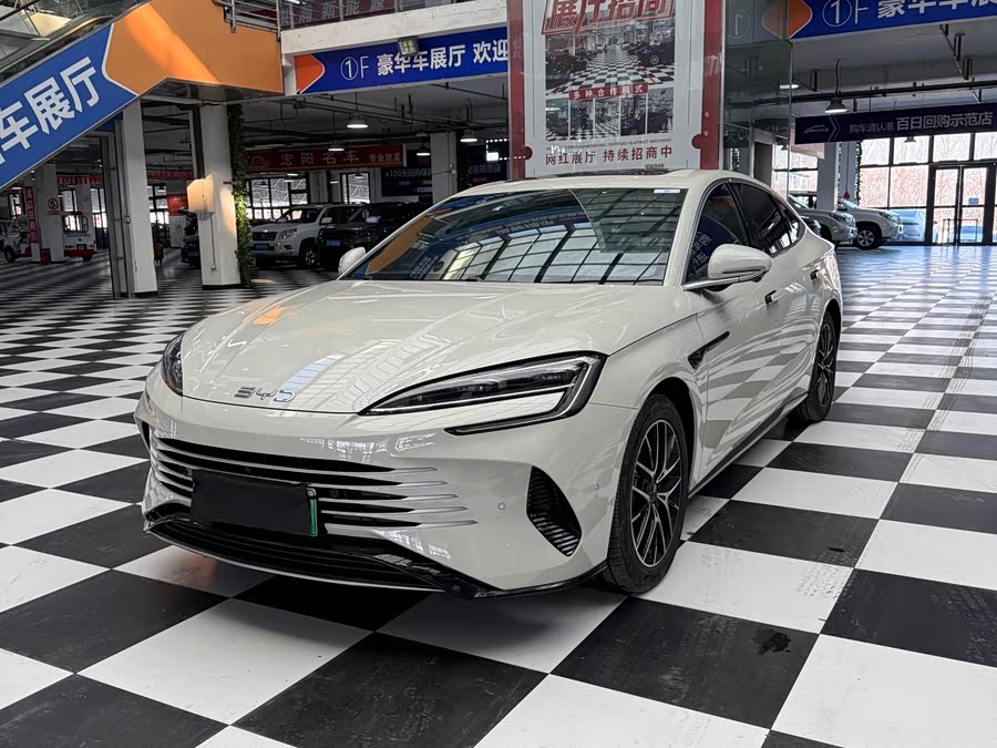 BYD Seal 07 DM-i 2025 #2 BYD Seal 07 DM-i 2025 car image #2