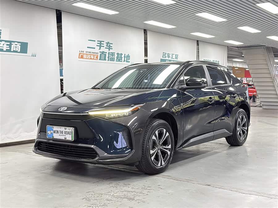 Toyota bZ4X 2022 immagine di auto #2