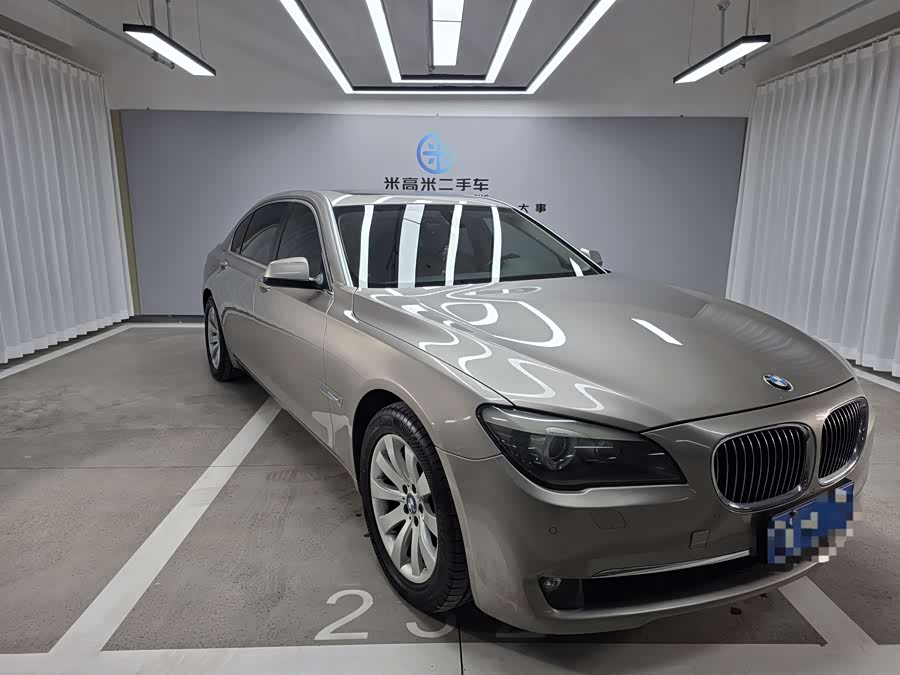 BMW 7 Series 2011 car image #2
