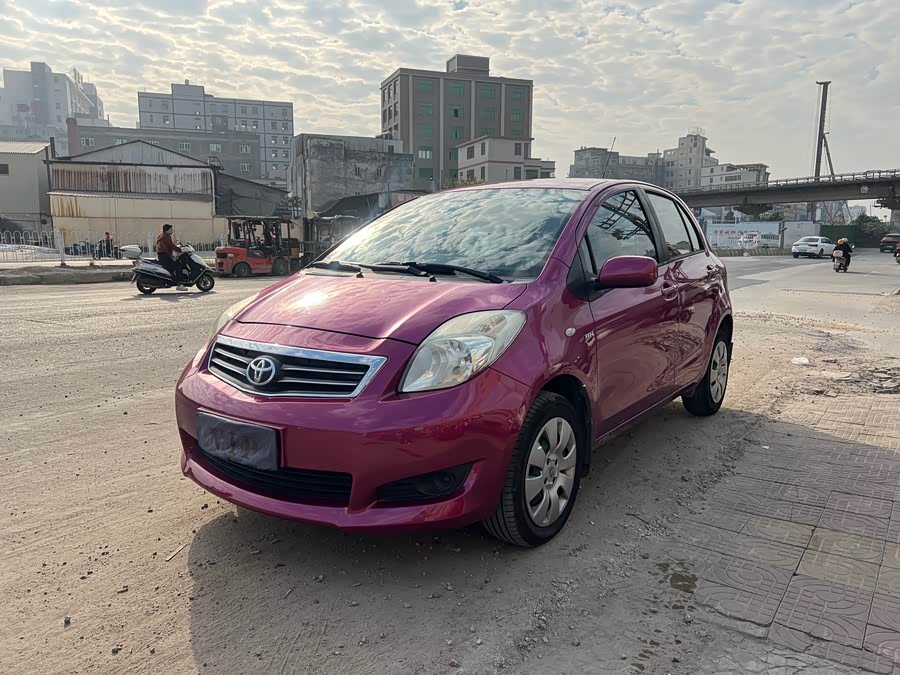 Toyota Yaris 2011 imagen de coche #2