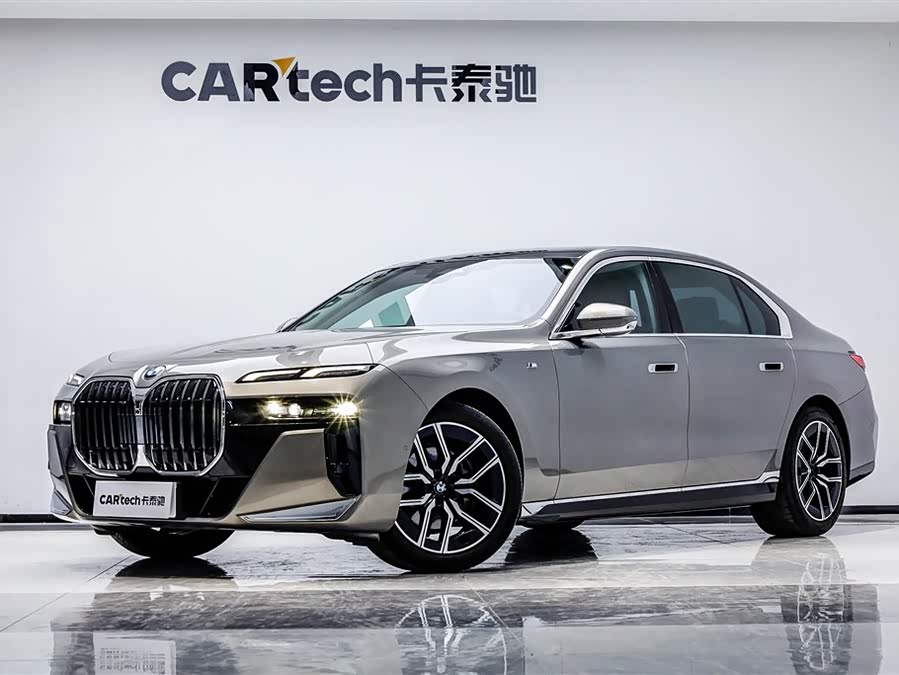 BMW 7 Series 2024 car image #2