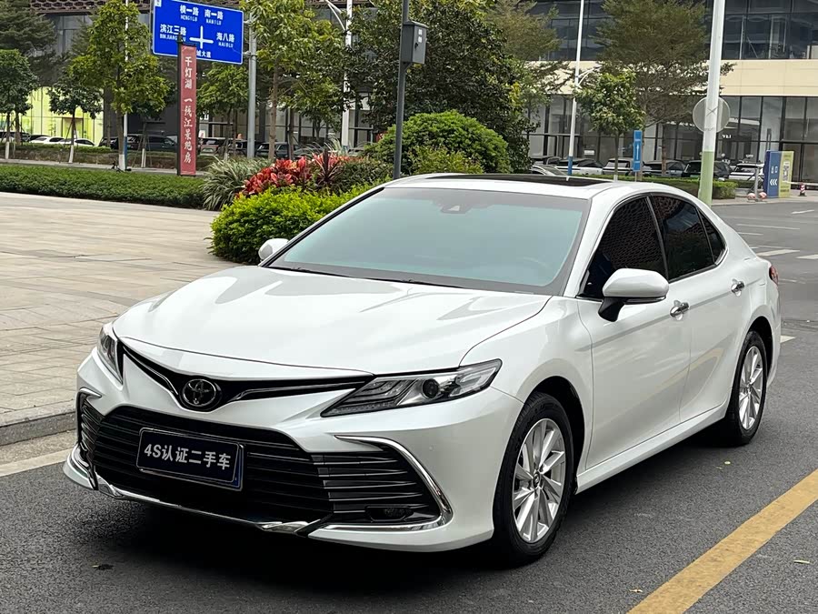 Toyota Camry 2023 car image #2