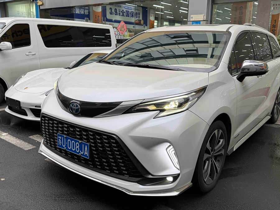 Toyota Granvia 2024 immagine di auto #2